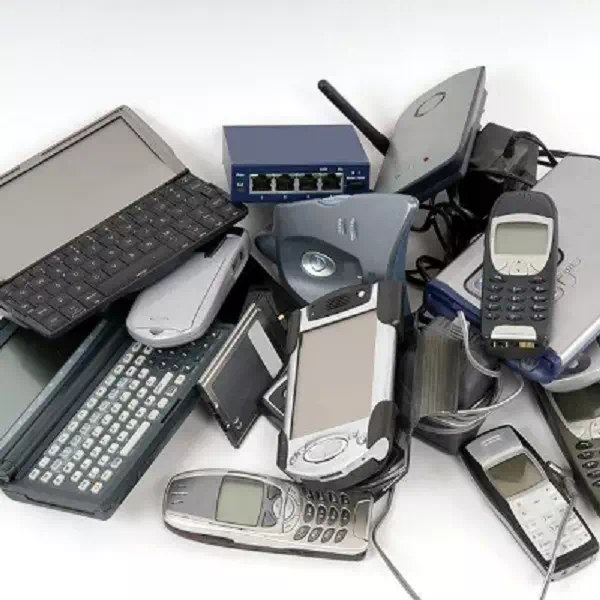 zużyte stare telefony